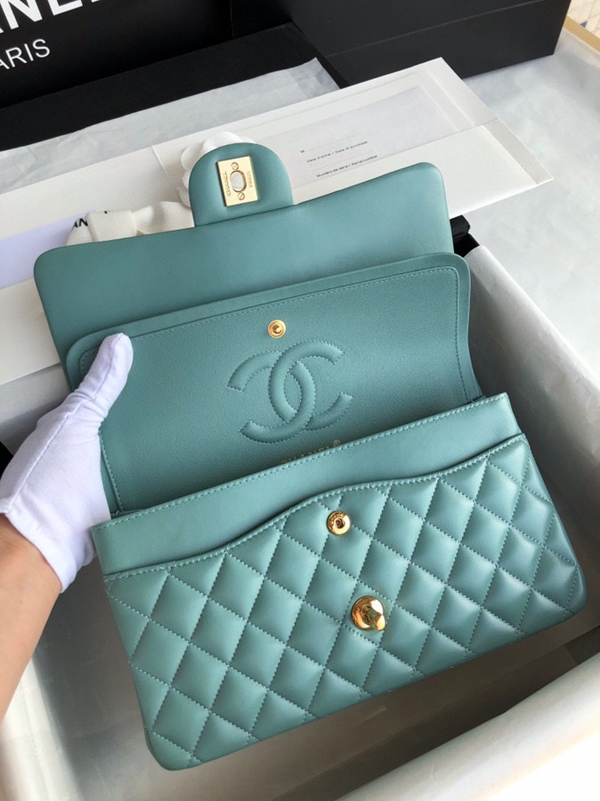 シャネルバッグレプリカ角部分ディテール